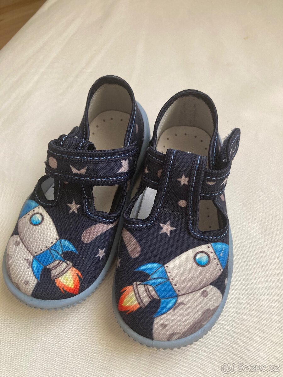 Boticky pro kluka - pláťenky, papučky, ´kroksy ´ - vel. - 9