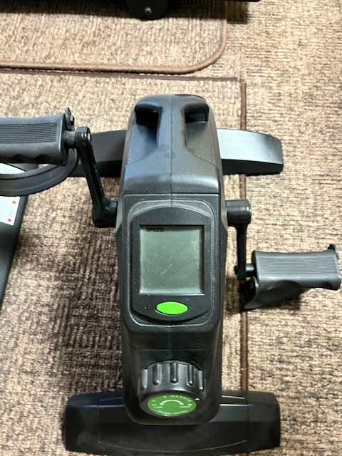 Stroje na cvičení (běžecký pás atd,) - 9