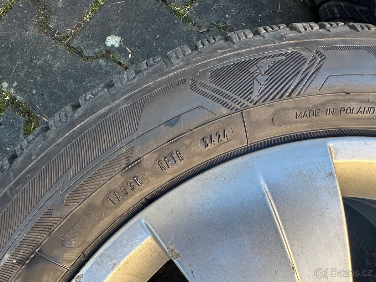 ŠKODA ORIGINÁL ALU - 215/55 R17 - 9