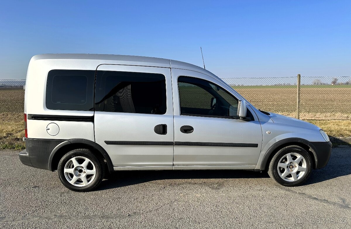 Opel COMBO 1,3 CDTi - tažné - bez koroze - 9