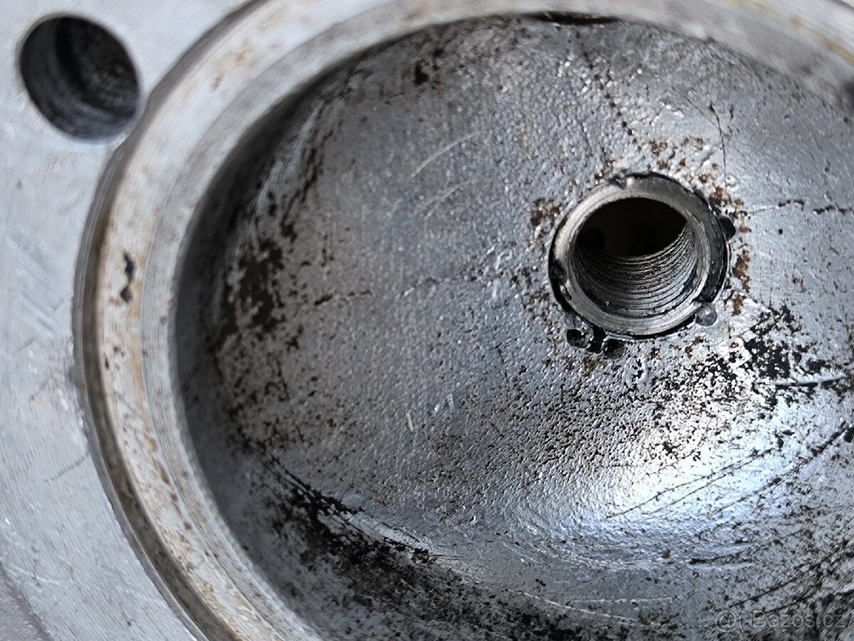 Hlava válce motoru BD 1S 72a - 9