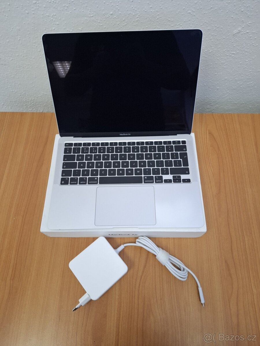 Macbook Air 13 palců M1 chip 16GB RAM 256 SSD 230 cyklu - 9