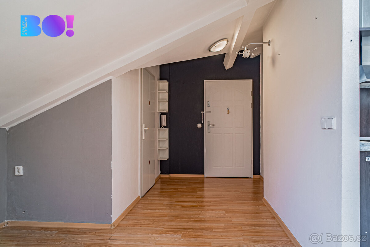 Prodej investičního mezonetového bytu s parkovacím stáním, 1 - 9