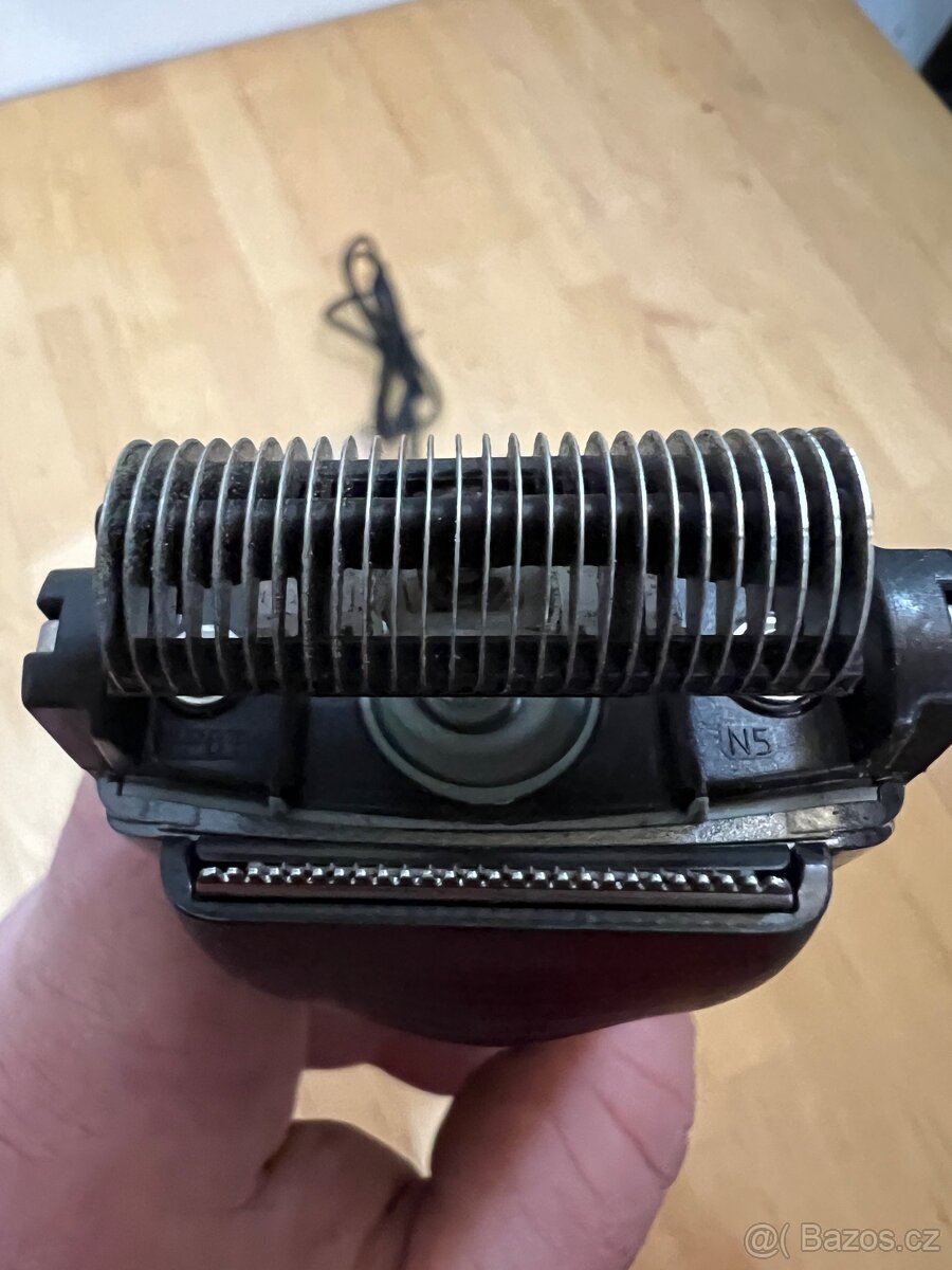 Prodám holící strojek Braun - 9