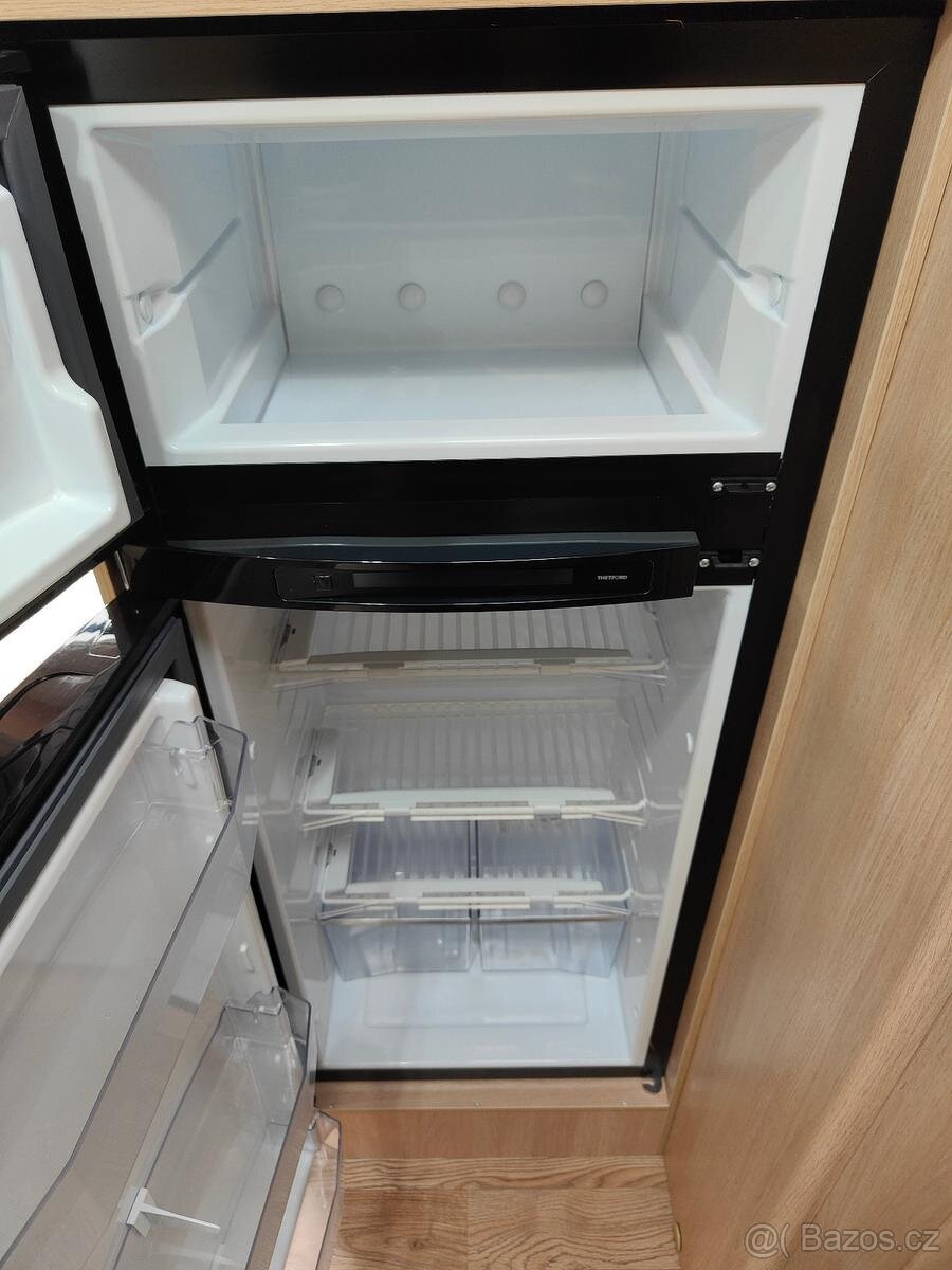 obytný polointegrovany vůz Giottiline Siena 395 pro 5 os. - 9