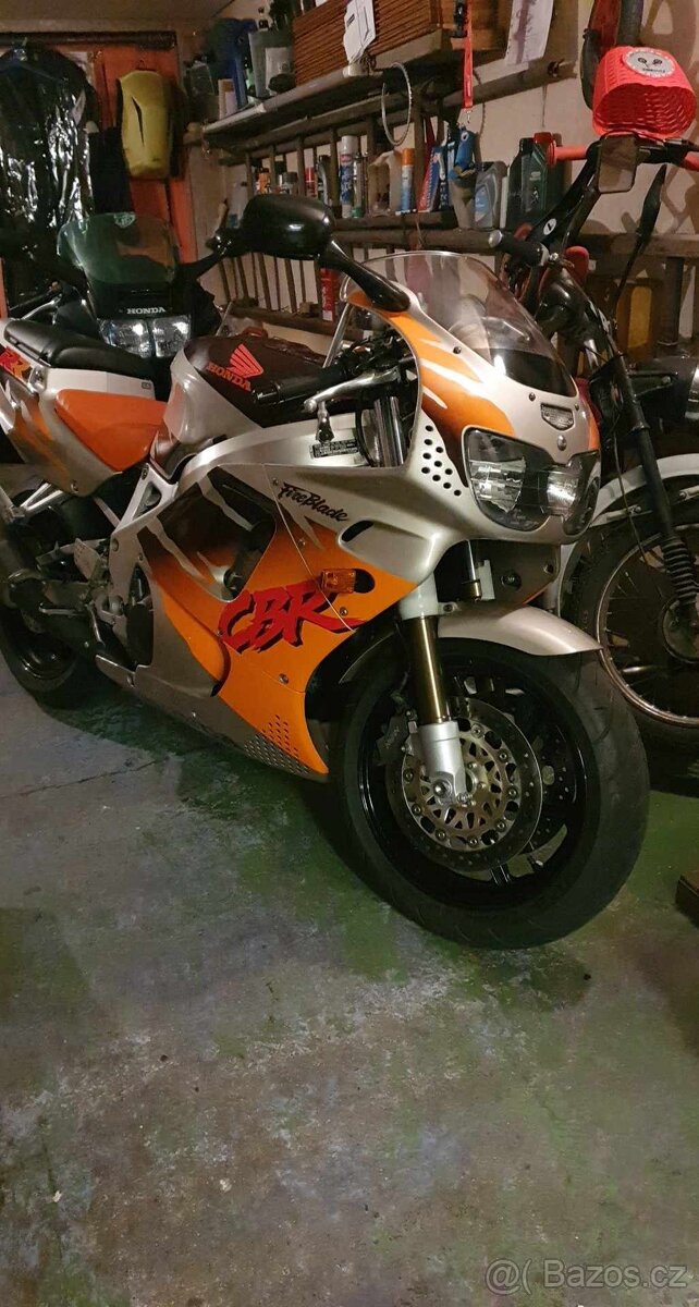 Honda CBR 900 RR - 9