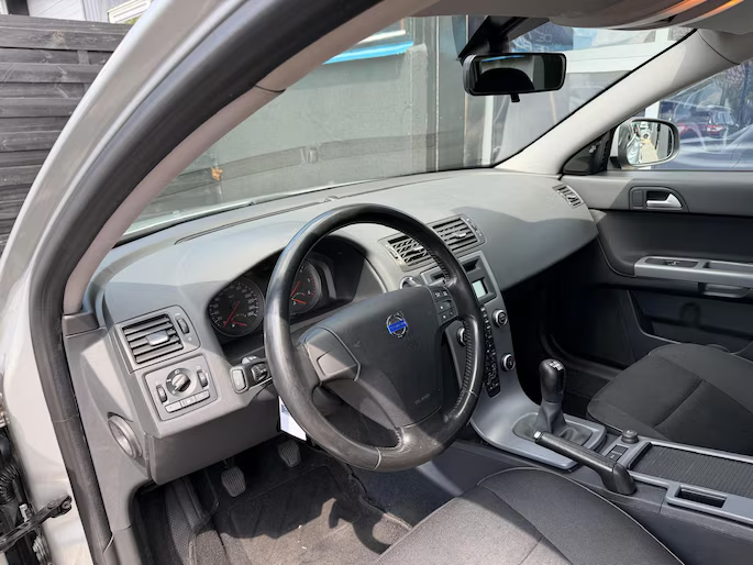 VOLVO V50 1.6 TDI D2 MOMENTUM 2010 - 9