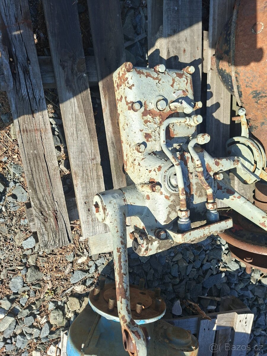 Víko hydrauliky zetor uřI - 9