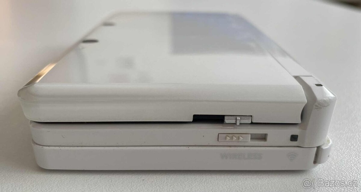 Nintendo 3DS White + 64GB SD karta - 9