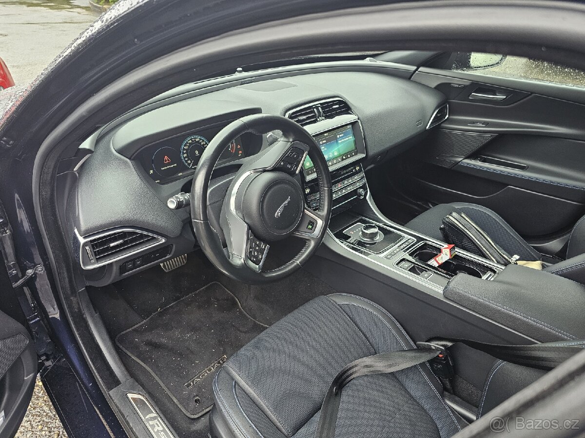Jaguar XE 25t AWD R-SPORT UVEDENÁ CENA BEZ DPH - 9