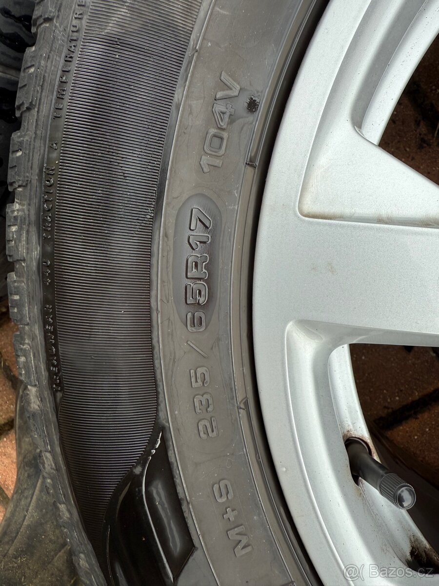 Sada kol originál Audi 8Jx17 s pneu Goodyear 235/65 R17 - 9