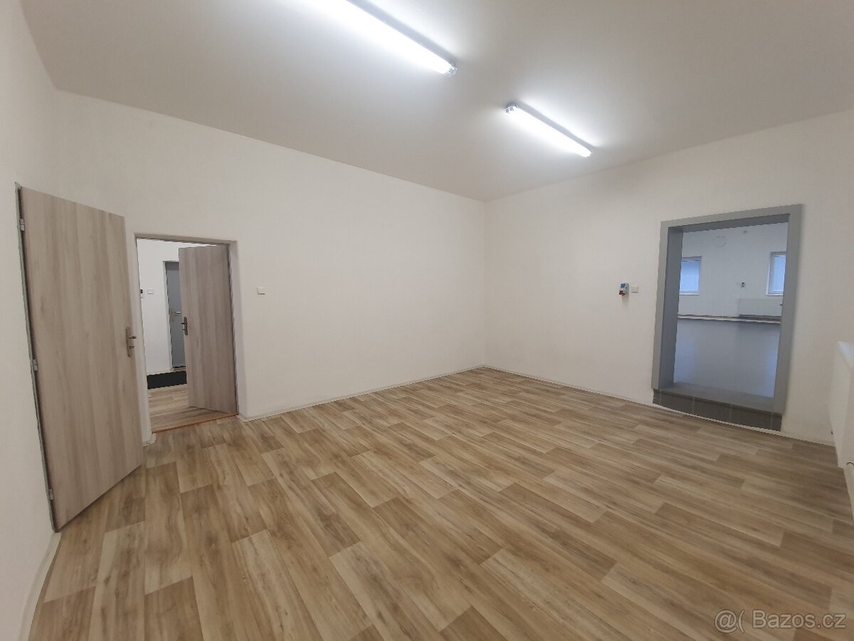 Pronájem -výroba, sklad, kanceláře 249 m2 + 120 m2 parking - 9