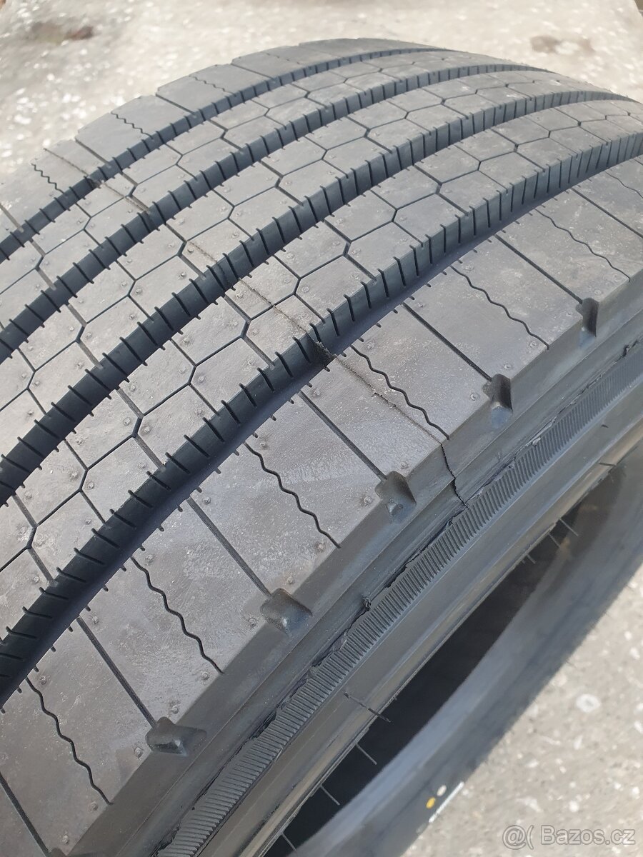 Pneu 265 / 70 R17,5 Přední vodící pneu. - 9