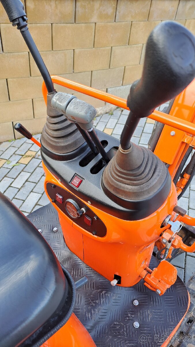 Minibagr Hitachi EX08 - 9