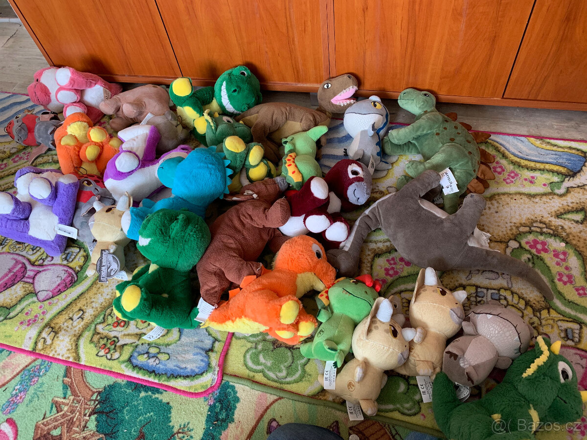 Sbírka plyšáků - přes 400 kusů, dále set Furby 2005 - 9