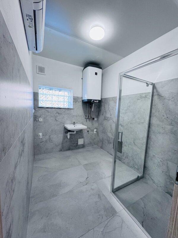 Pronájem prostorného bytu 2kk v RD, 63m2, s vlastním parková - 9