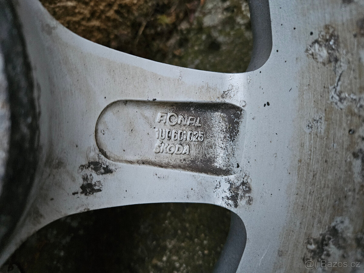 Škoda Octavia 1 ALU kola R15 - 9