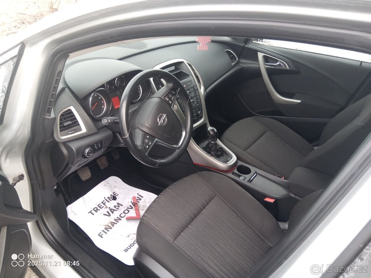 Opel Astra Kombi 1.4 benzín 124.000 km 2011 - 9