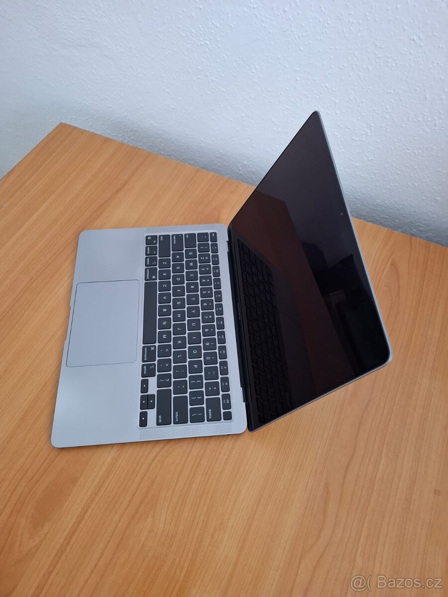 Macbook Air 13 palců M1 chip 16GB RAM 256 SSD 250 cyklů - 9