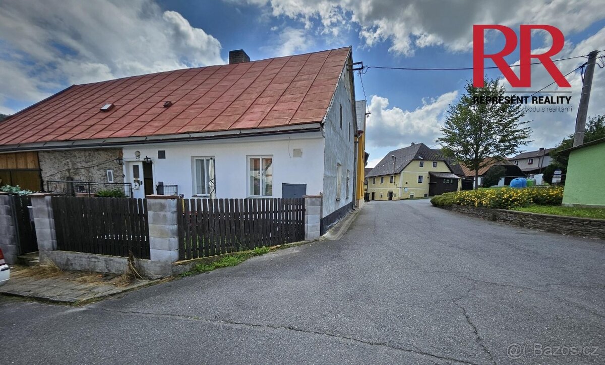 Prodej domu ve Velharticích - 9