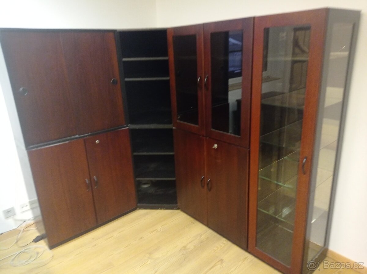 Pracovní kout + obývací stěna, masivní prvky - 9