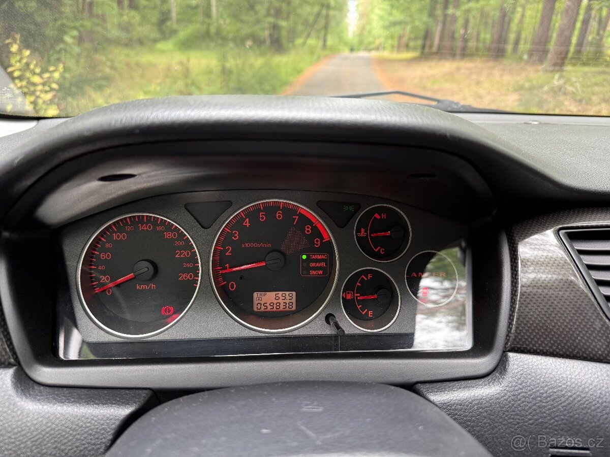 Mitsubishi lancer evo - 9