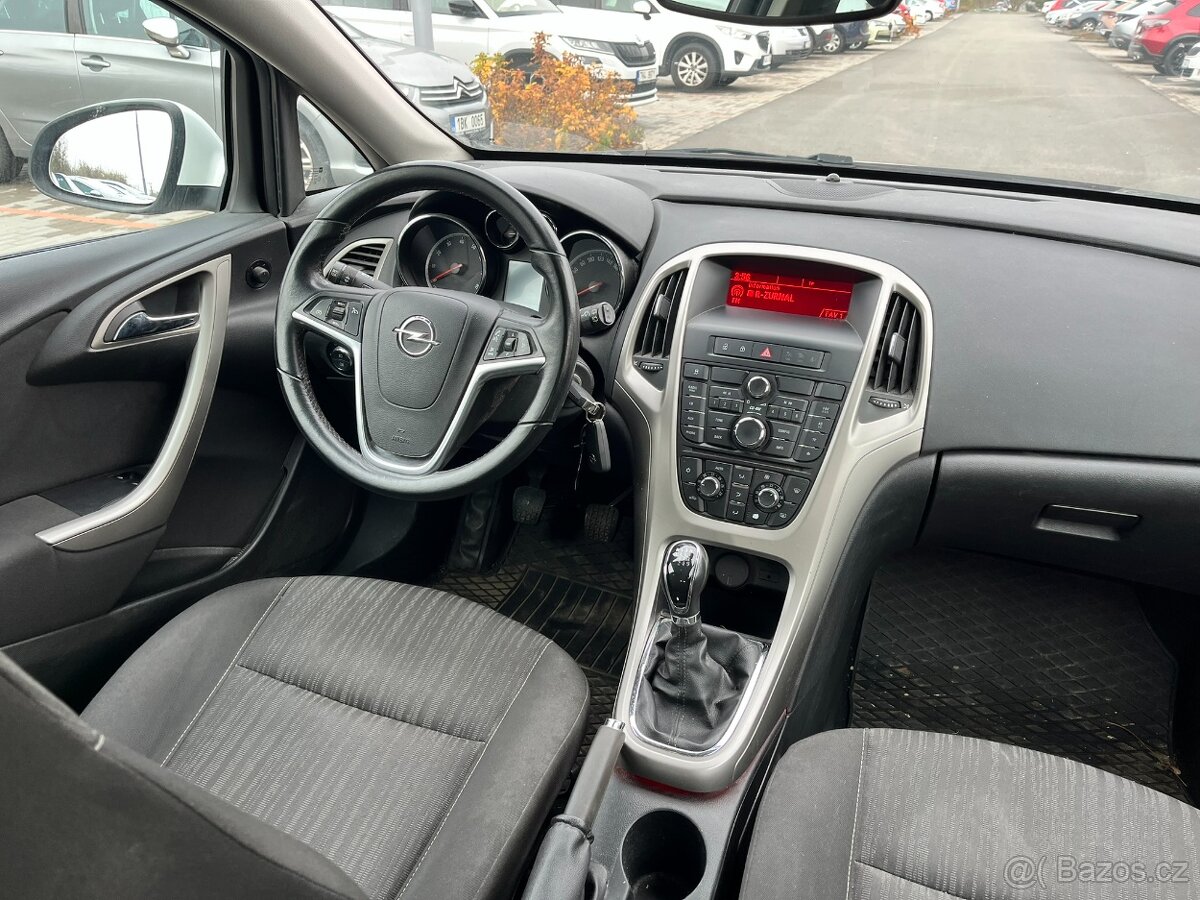 Opel Astra J 1,6 Turbo 180k, 2011, 1. MAJ.ČR, VADA MOTORU - 9