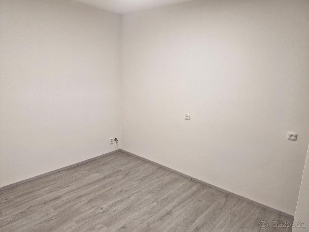 Pronájem/ Prodej RD Lutonina - 9