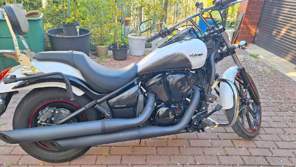 Kawasaki Vulcan 900 Custom - 9