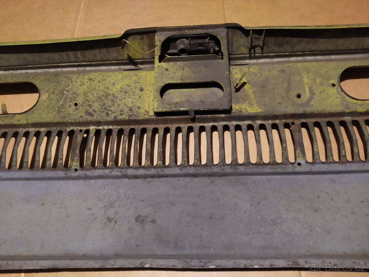 Zadní čelo Škoda 100 - 9