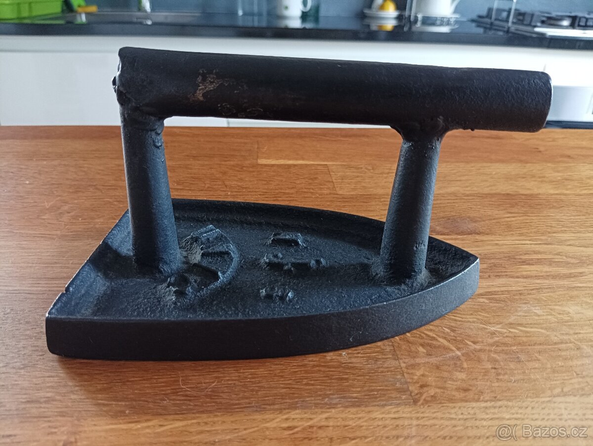 STAROŽITNÁ NAHŘÍVACÍ ŽEHLIČKA UNIC 19. STOL. FRANCIE - 9
