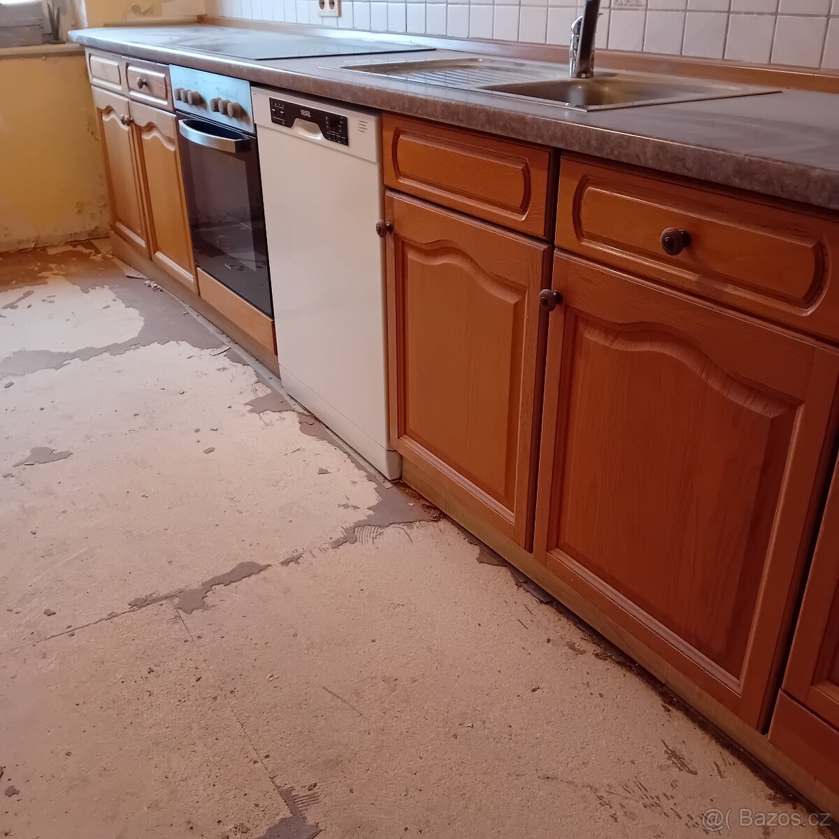 Kuchyňská linka se spotřebiči - 9