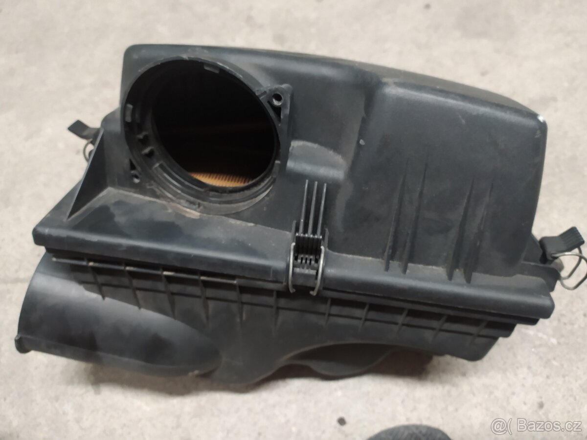 BMW E60/E61 535d 200kw mix věcí na foto - 9