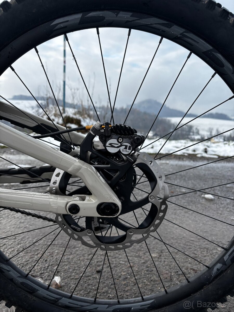 Commencal Supreme V5 - 9