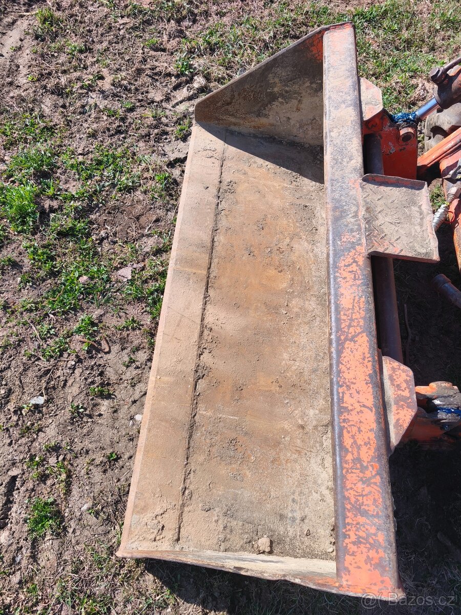 Locust 752 - 9