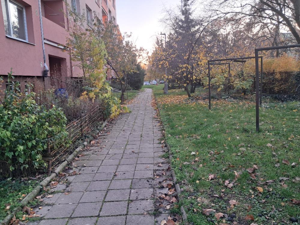 prodej panelového bytu OV 3+1 v centru obce - 9