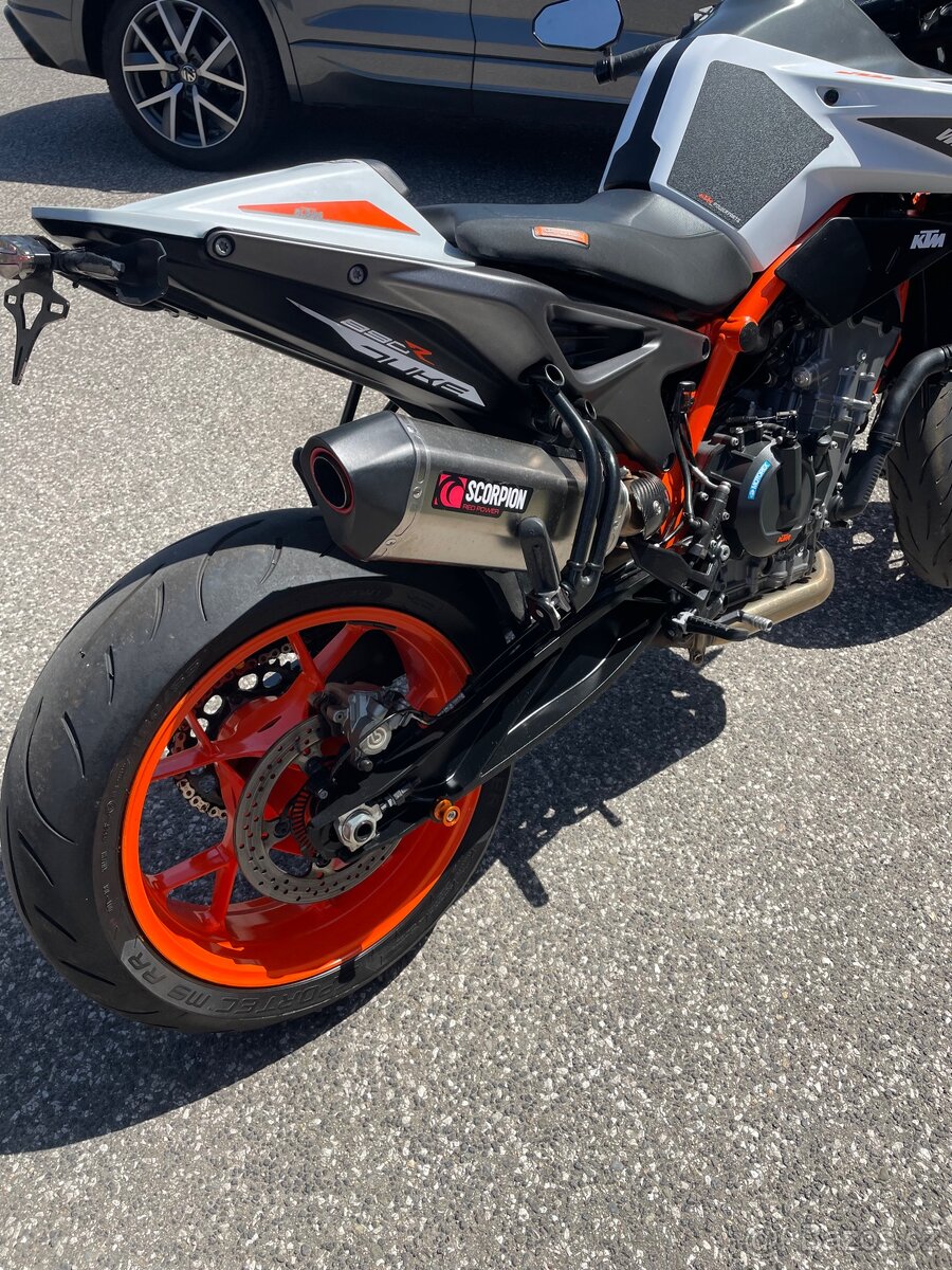 KTM 890 Duke R - 9