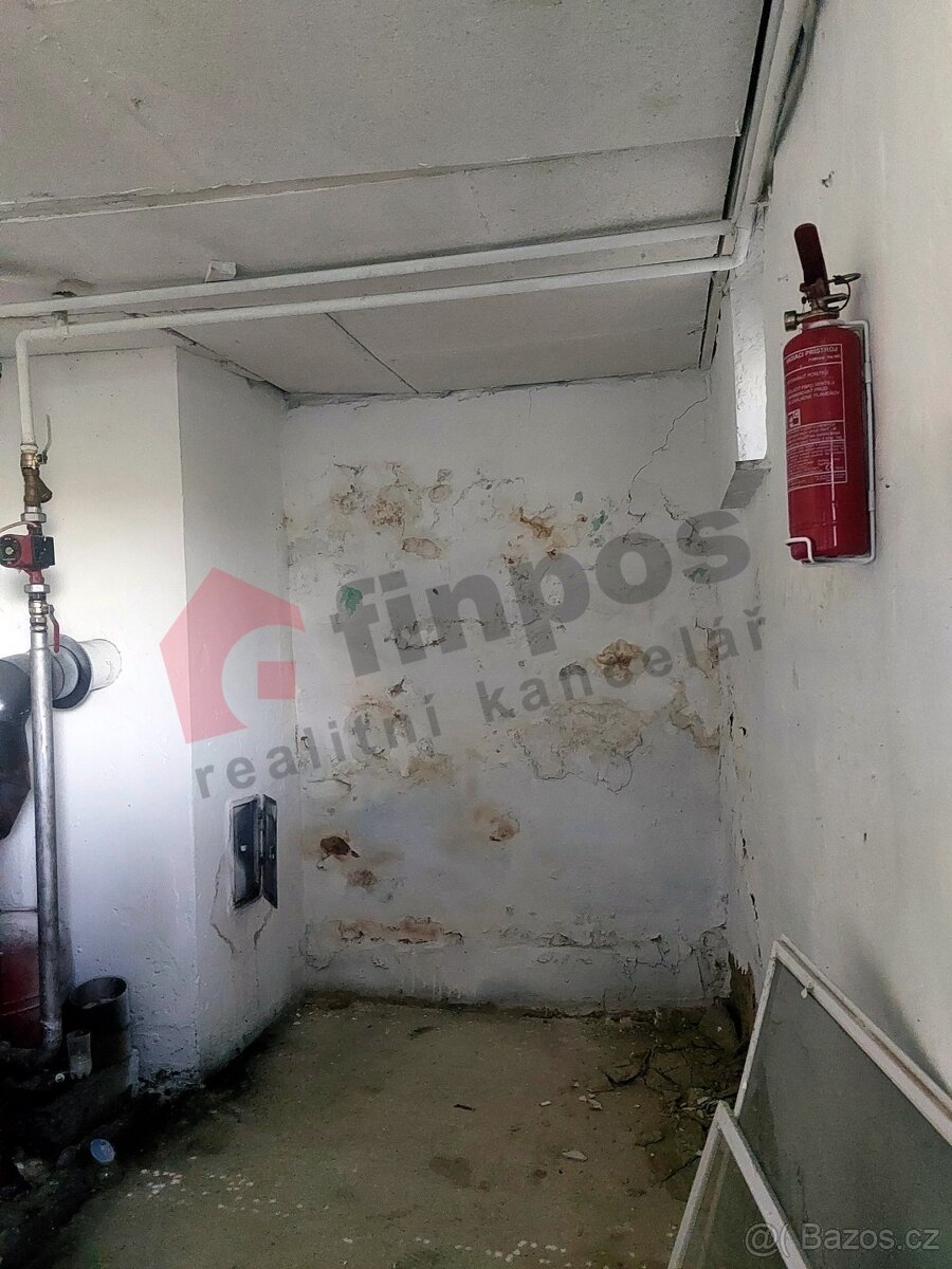 Prodej rodinného domu v Žádovicích ke kompletní rekonstrukci - 9