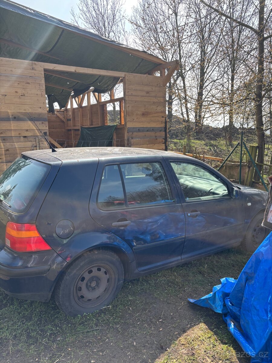 VOLKSWAGEN GOLF 4 1.4 - 9