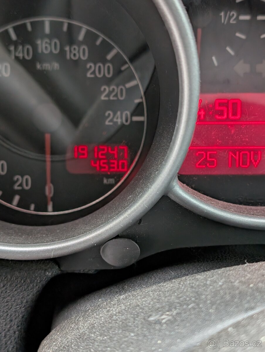 Alfa Romeo 147 1.9 JTD 115cv - 9