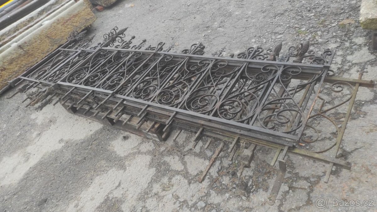 Starý železný plot, plotové dílce, 12bm - 9