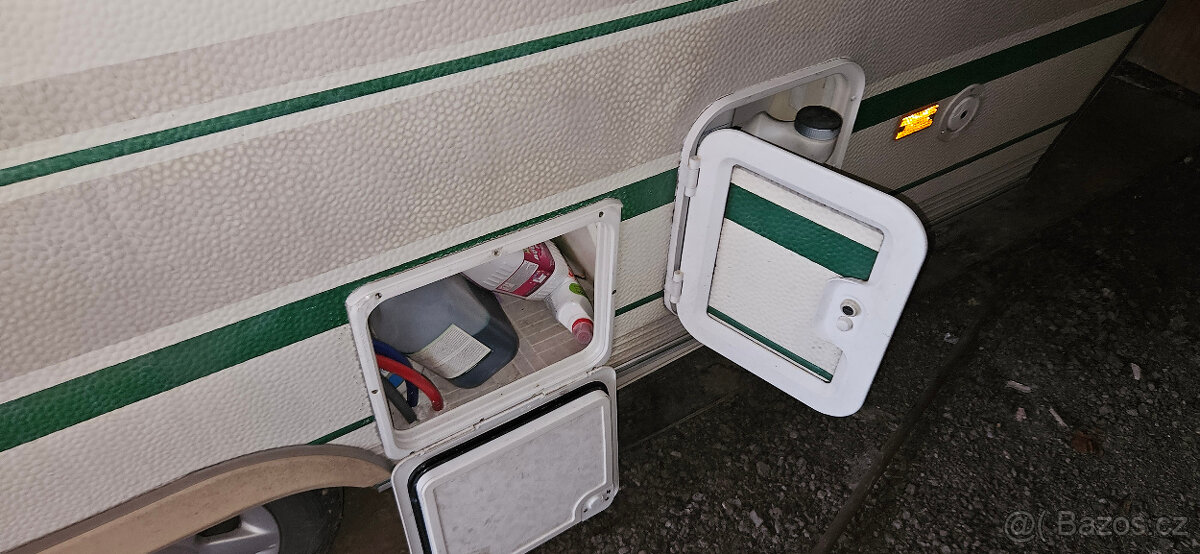 Obytný přívěs Chateau 400 - 9