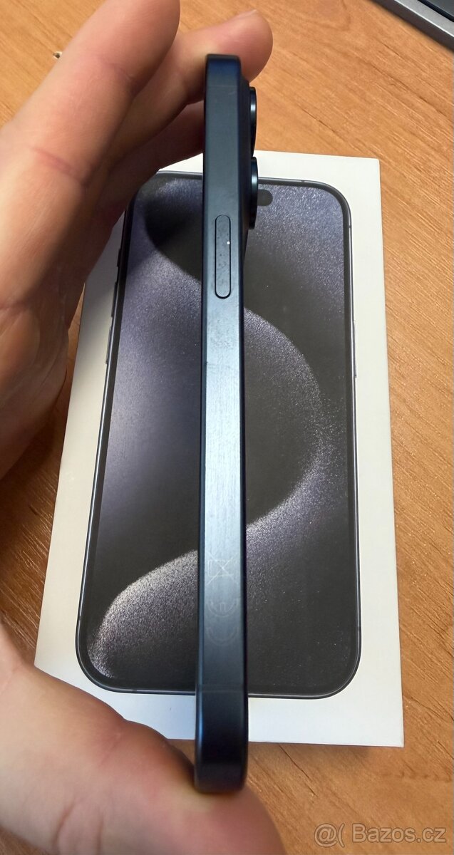 Apple iPhone 15 Pro 128GB modrý titan - 9