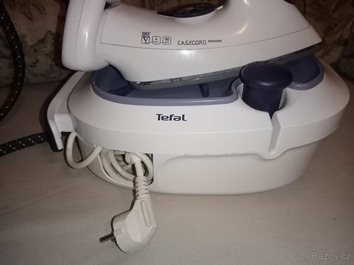 Parní žehlička Tefal Easycord Pressing - 9