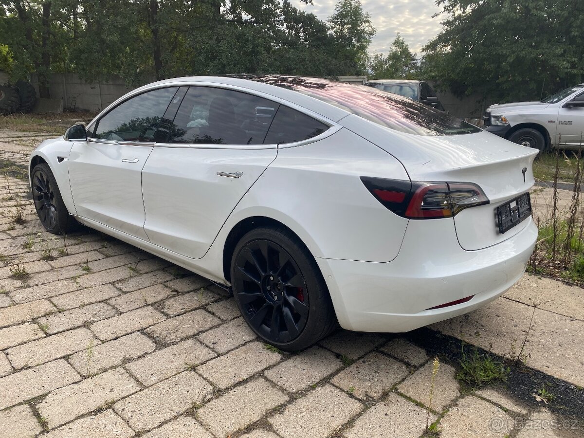 Tesla 3 Perfomance 4WD Dovuz Italia - 9