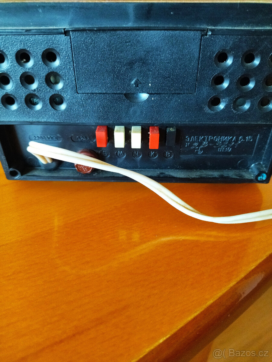 rádio, foťák, stereo prohlížečka, budíky, světla, lampa - 9