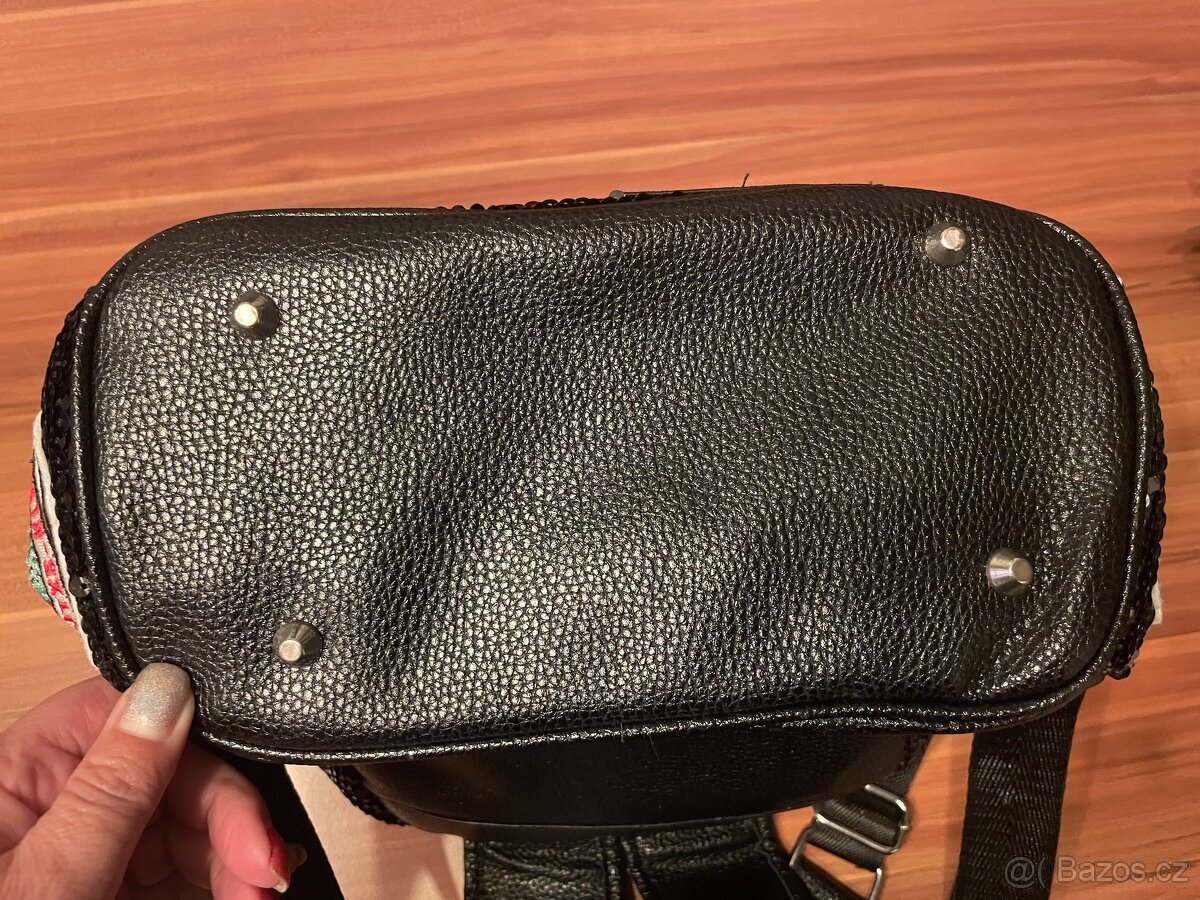Koženkový batoh s flitry - 9