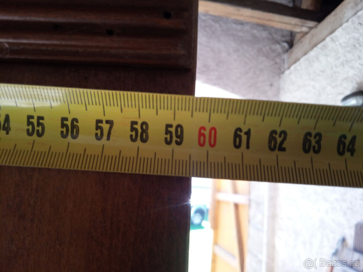 Nabízím starožitné krásně zdobené skříně - 9