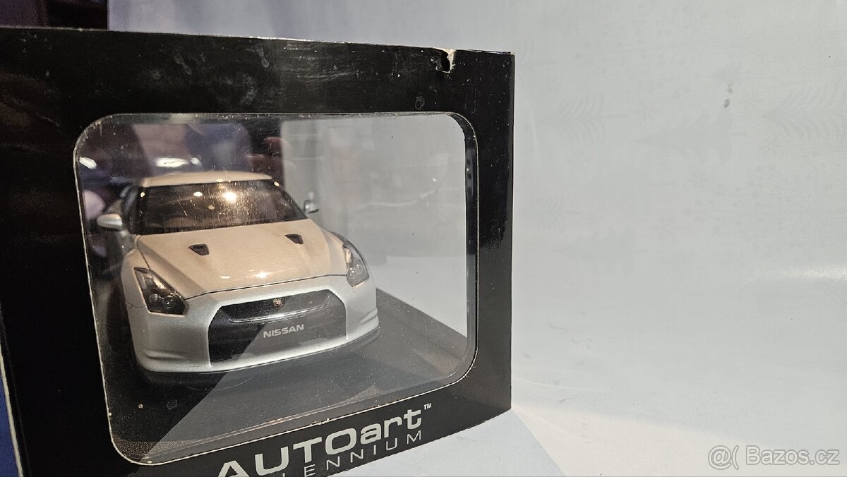 1:18 Auto Art Nissan GTR (Optional Matt Black Wheel) - 9