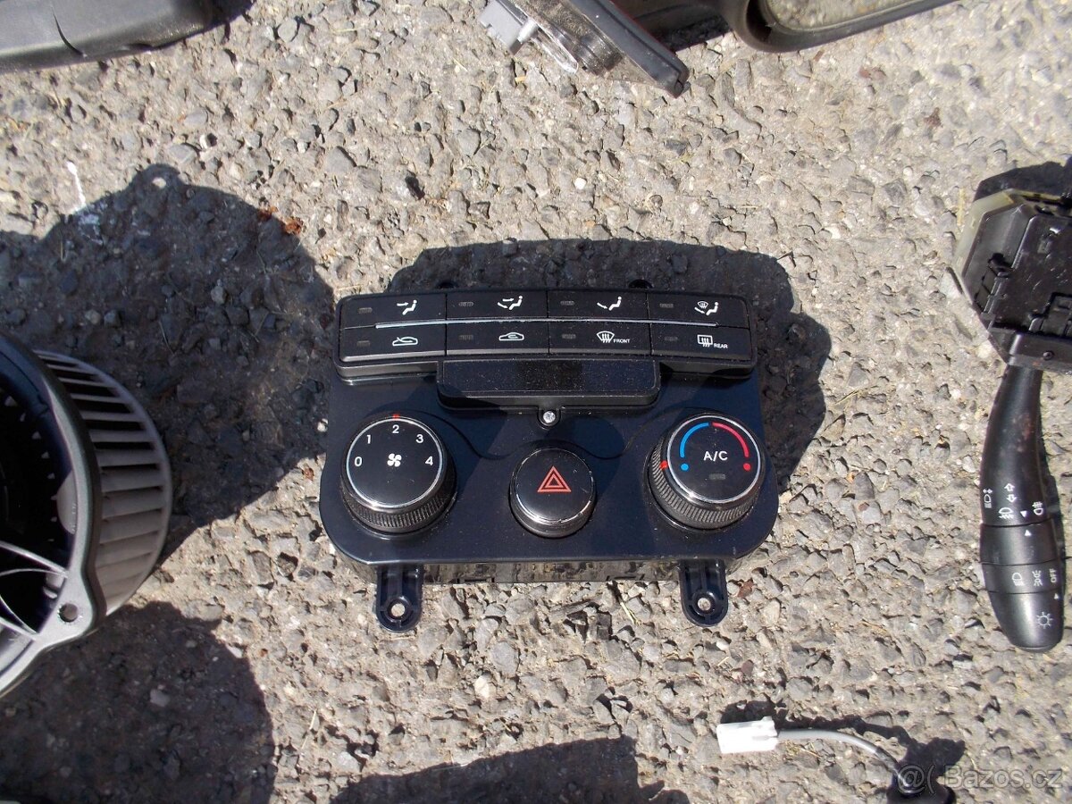 Díly interiéru Hyundai i30 - 9